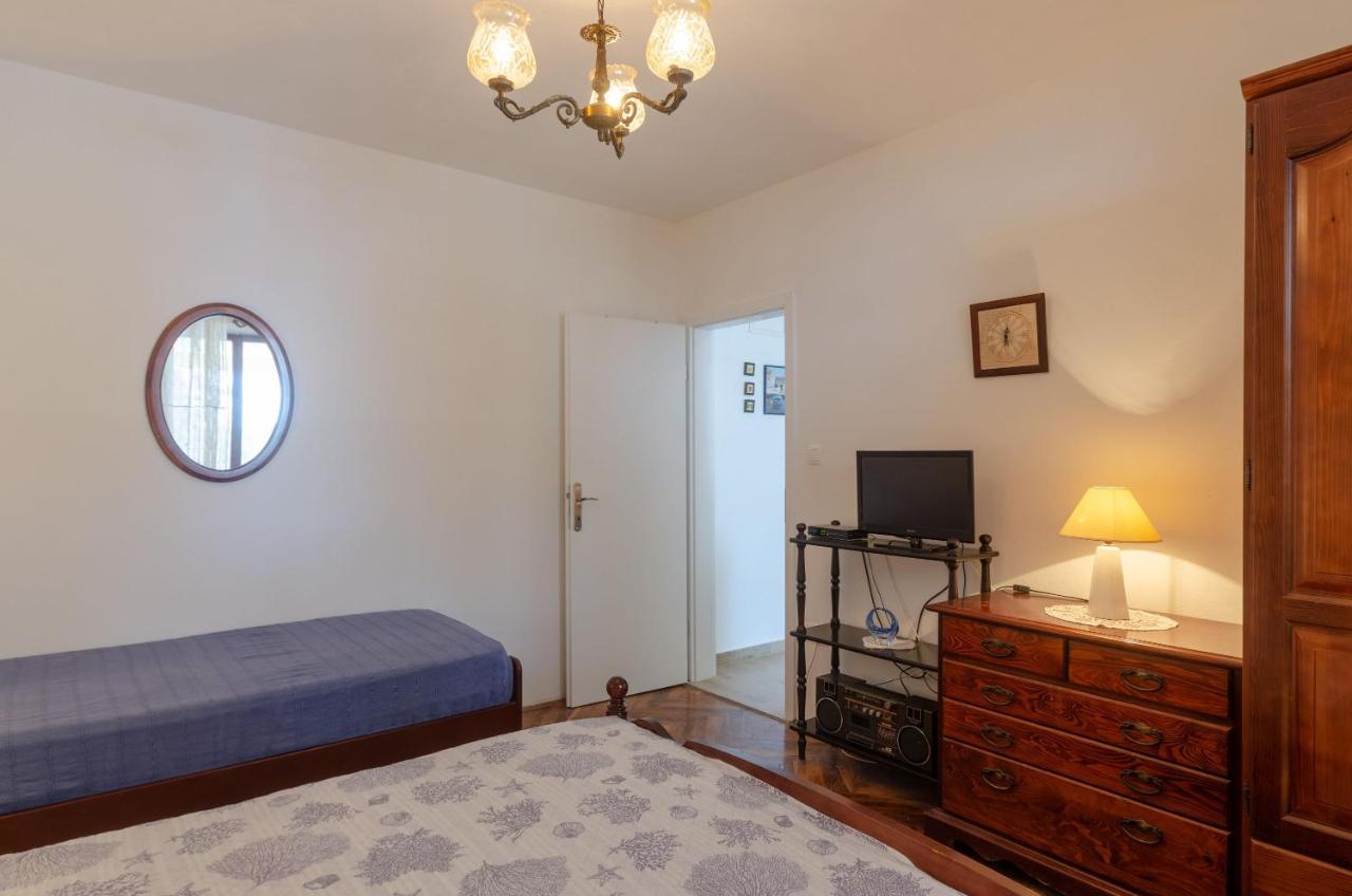Lomea Apartment