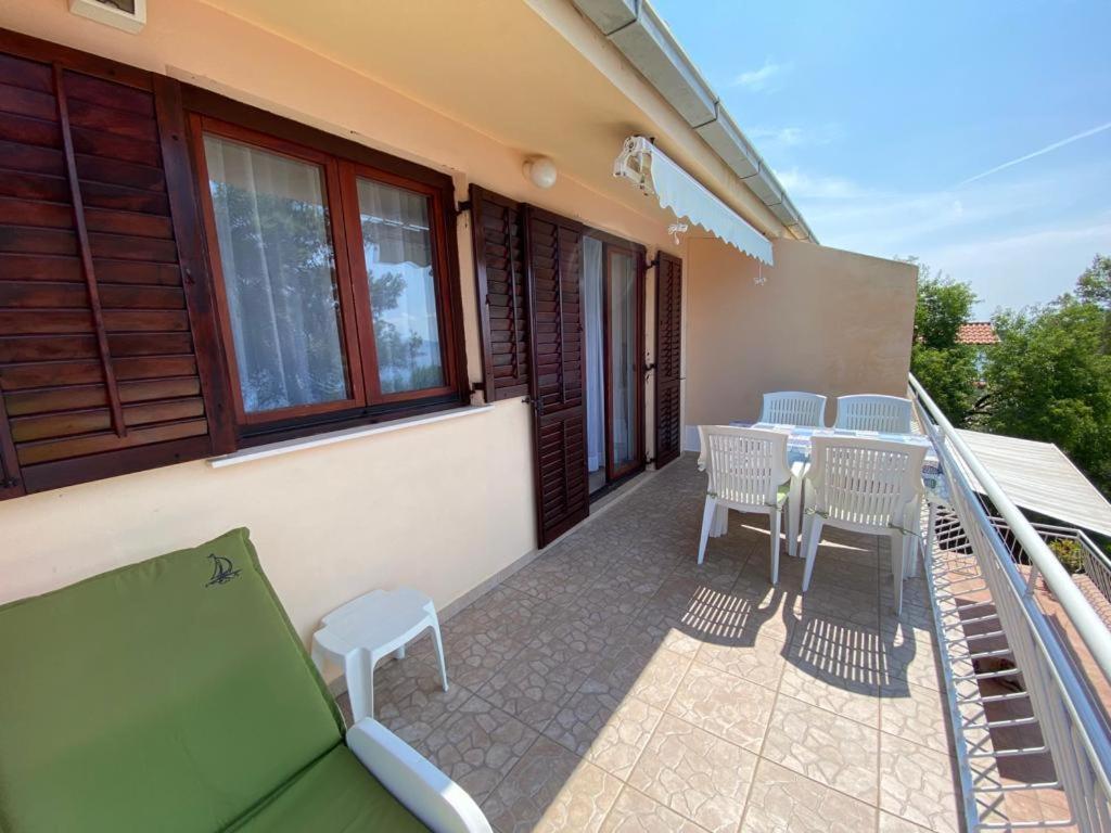Lomea Apartment